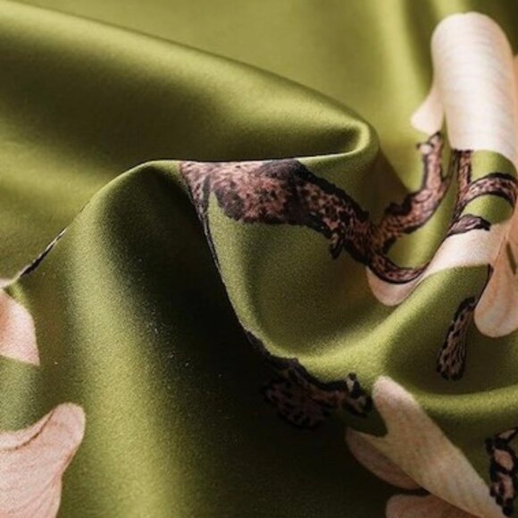 NWT Women's Robe, Satin Floral Kimono Robe, Babeyond Brand Size OS - Picture 4 of 5